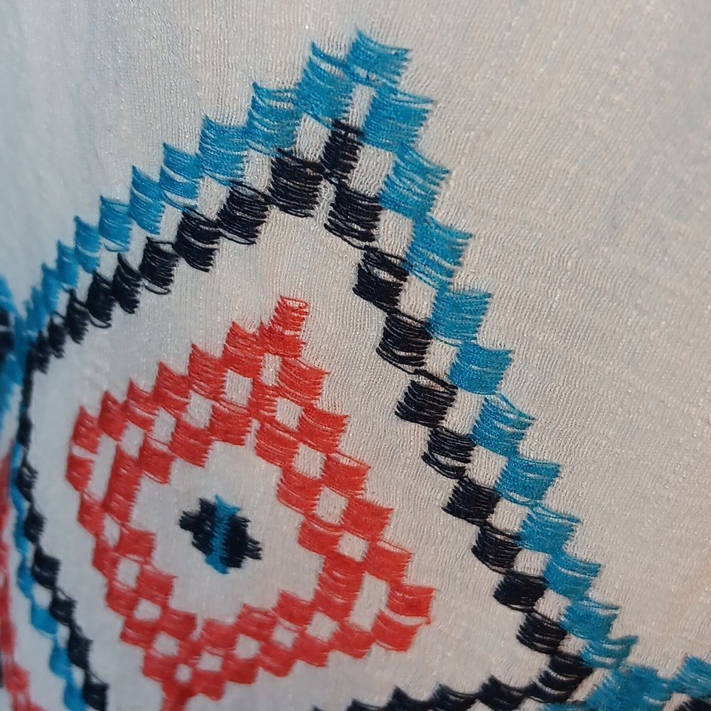 New Direction White Geometric Top - Picture 5 of 7